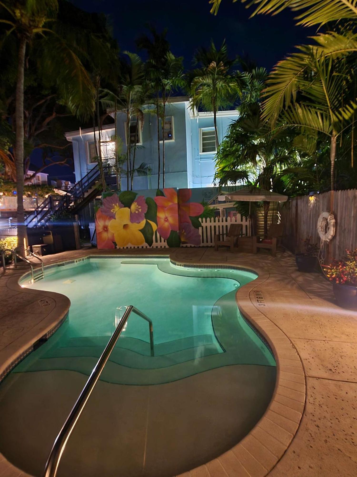 Duval Street Suite With Pool Ки-Уэст Экстерьер фото